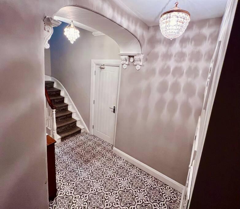Smart-Home In Original Victorian Building بريستول المظهر الخارجي الصورة