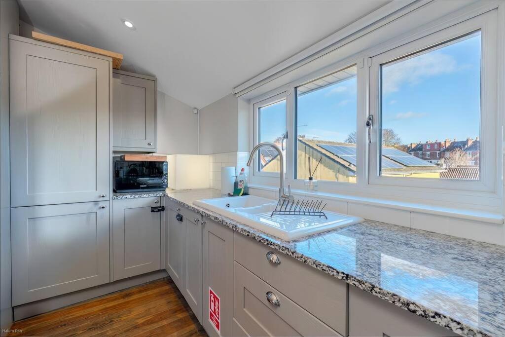 Smart-Home In Original Victorian Building بريستول المظهر الخارجي الصورة