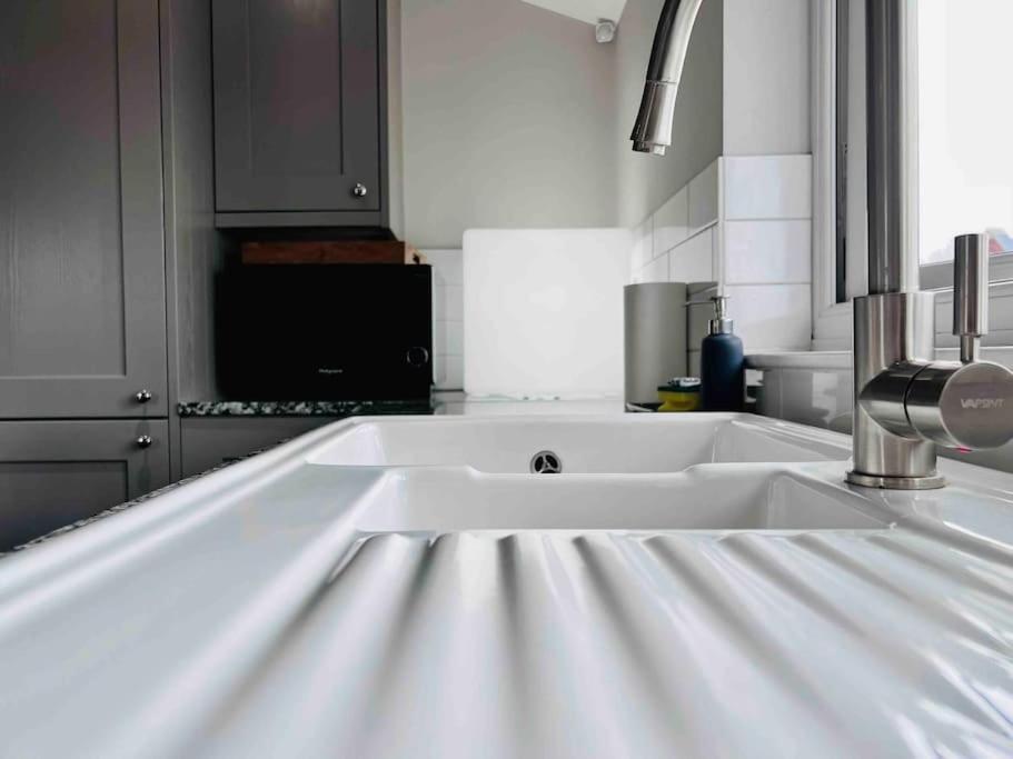 Smart-Home In Original Victorian Building بريستول المظهر الخارجي الصورة